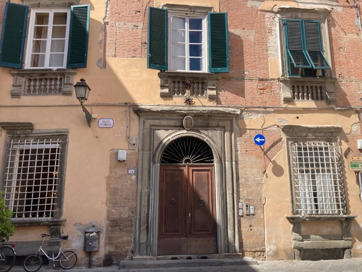 Puccini'S Home, Elegant Apartment In Piazza Puccini Лука Екстериор снимка