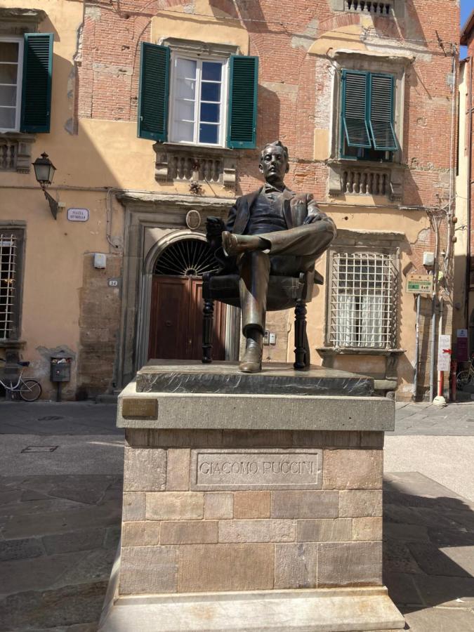 Puccini'S Home, Elegant Apartment In Piazza Puccini Лука Екстериор снимка